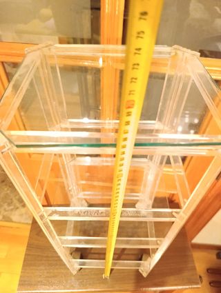 Tavolo ausiliario con 2 ripiani in vetro e metacrilato