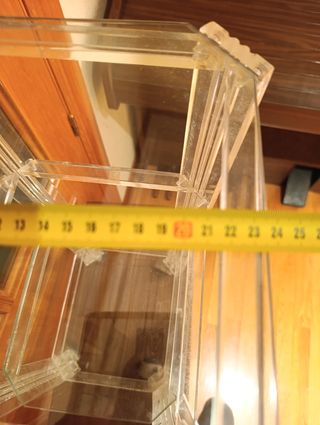 Tavolo ausiliario con 2 ripiani in vetro e metacrilato