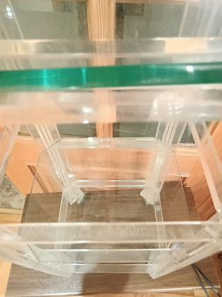 Tavolo ausiliario con 2 ripiani in vetro e metacrilato