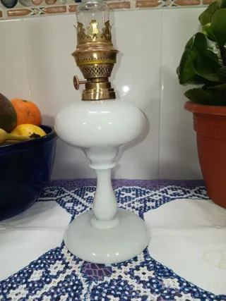 Bonito quinqué de opalina