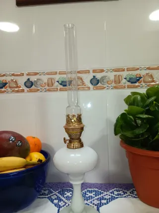 Bonito quinqué de opalina