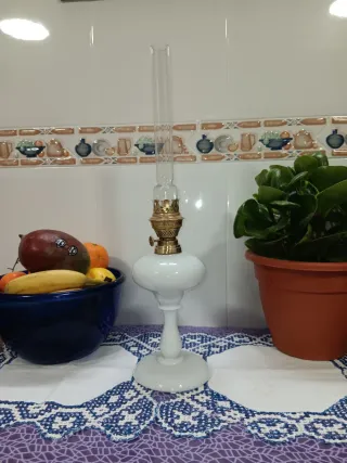 Bonito quinqué de opalina