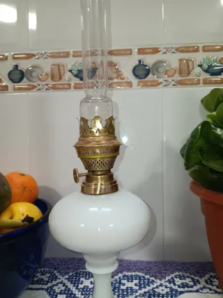 Bonito quinqué de opalina