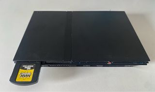 PS2 Slim Negra + 2 Mandos + 23 Juegos
