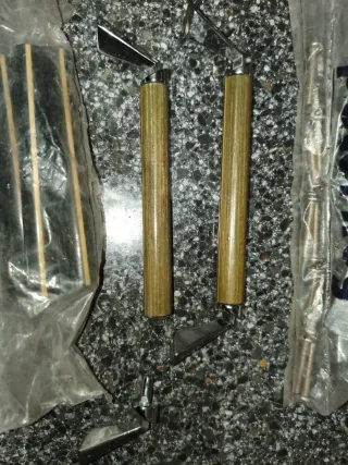 Maniglie per cassetti in metallo e legno