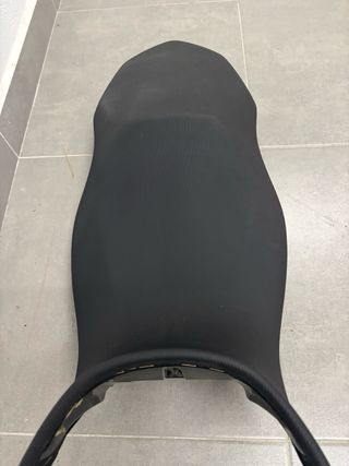 Asiento bajo BMW F900XR Original de mi moto.