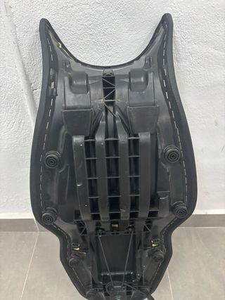 Asiento bajo BMW F900XR Original de mi moto.