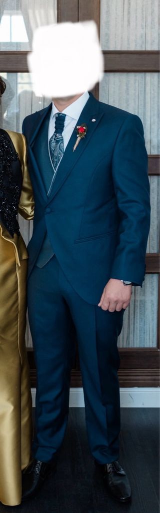 Traje de novio azul marino