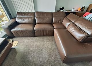 Sofá chaiselongue esquinero reclinable de cuero