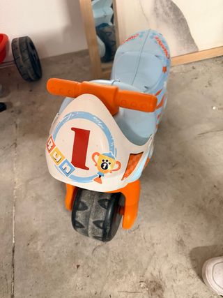 Moto infantil azul y blanca