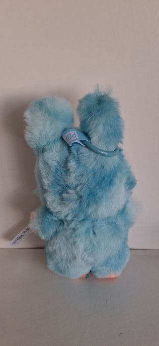 Con música y luces intermitentes-labubu