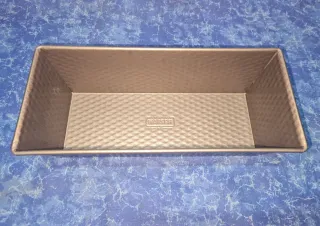 Molde para pan o bizcocho.