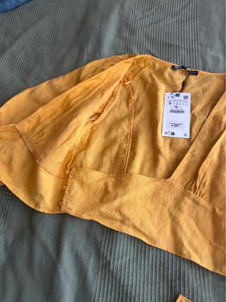 Top Zara amarillo cruzado