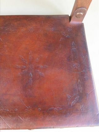 Silla de cuero y madera