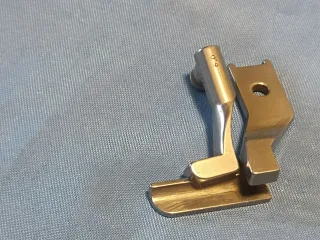 Prensatelas para vivo triple arrastre pfaff