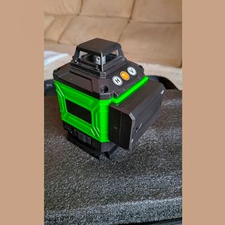 ESTUCHE NIVEL LASER VERDE 360° 16 LINEAS 2 BATERÍA