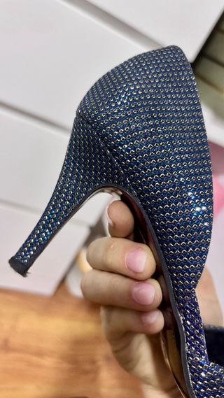 Zapatos de fiesta azul con brillos