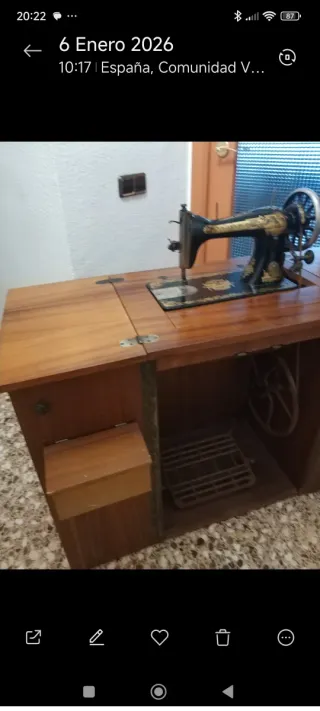 Máquina de Coser Singer Vintage Negra y Dorada