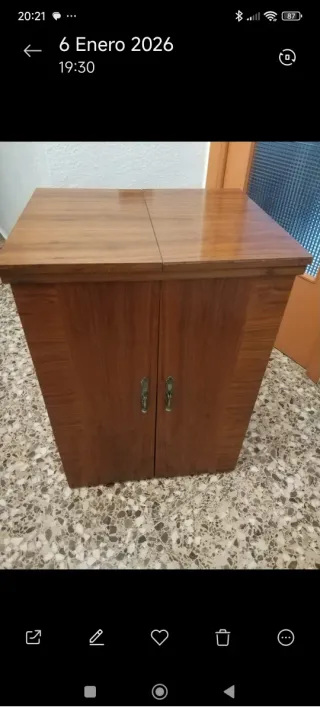 Máquina de Coser Singer Vintage Negra y Dorada