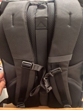 Mochila Tomtoc 40L Viaje Multiusos Negra