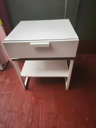 2 Mesitas de Noche Blancas Madera y Metal