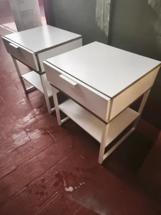 2 Mesitas de Noche Blancas Madera y Metal