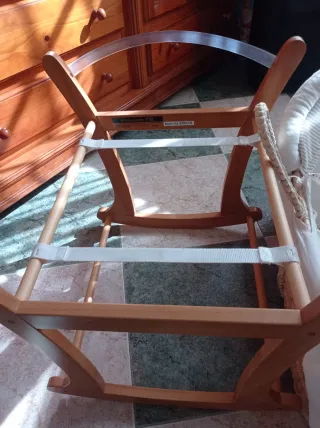 Cesta Moisés Mimbre con Soporte Madera