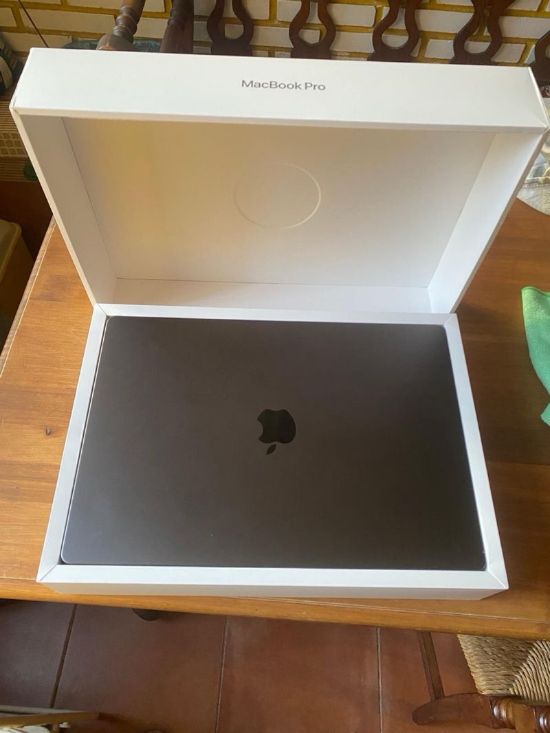 MacBook Pro 16 casi nuevo afbeelding 2
