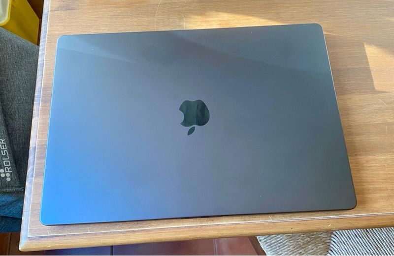 MacBook Pro 16 casi nuevo afbeelding 3