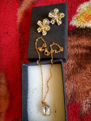 Collares de mujer sin estrenar