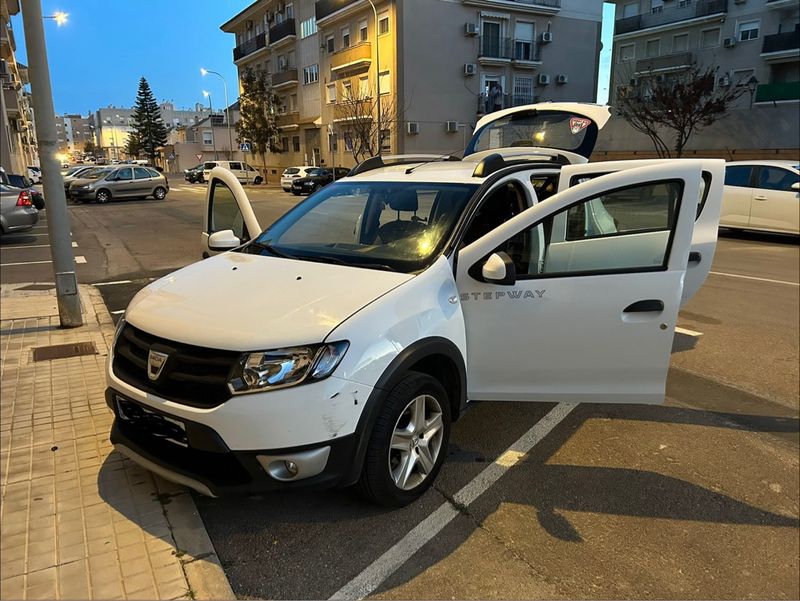 Dacia Sandero - foto 1