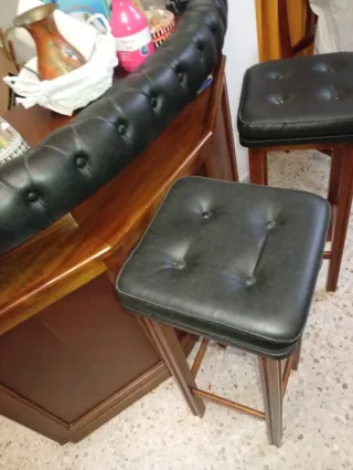 Barra Americana con Taburetes