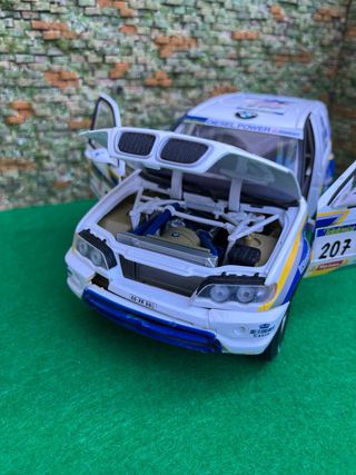 BMW X5 Rally X-Raid – Escala 1:18 – Solido