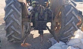 Tractor con pala John Deere 515.