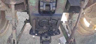 Tractor con pala John Deere 515.