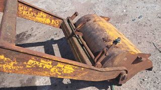 Tractor con pala John Deere 515.