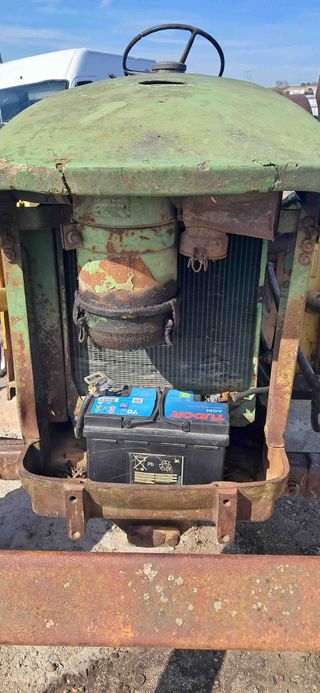 Tractor con pala John Deere 515.