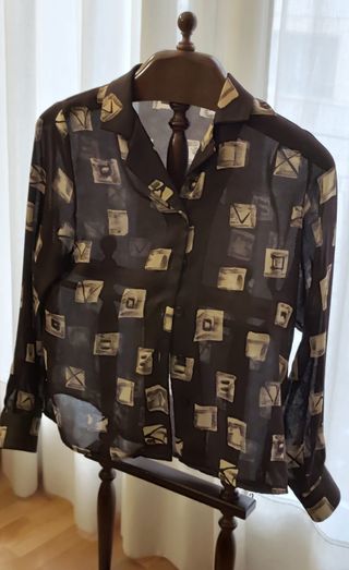 Camisa estampada marrón y beige