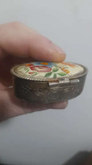 Scatolina vintage decorata fiori