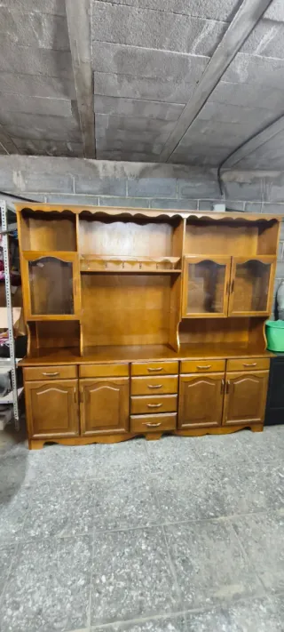 Regalo mueble de madera