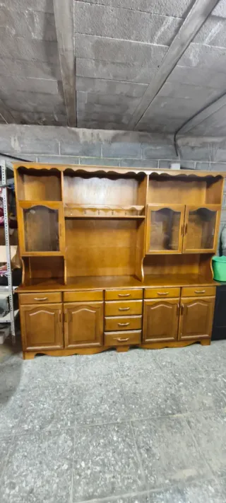 Regalo mueble de madera