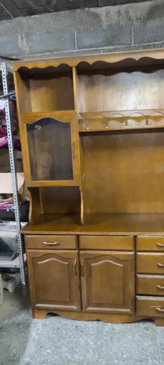 Regalo mueble de madera