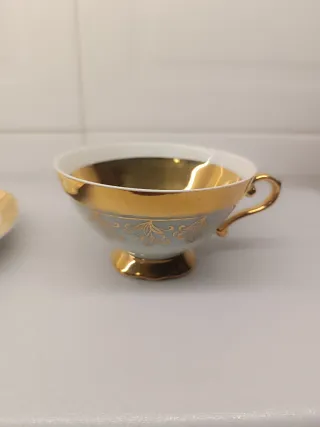 Chávena de chá antiga Vista Alegre dourada