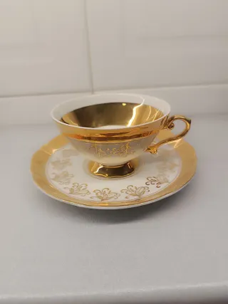Chávena de chá antiga Vista Alegre dourada