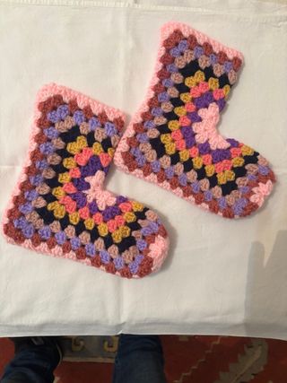 Patucos de crochet multicolor