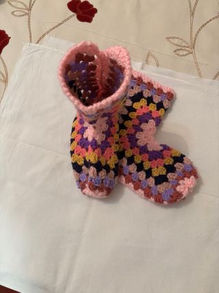 Patucos de crochet multicolor