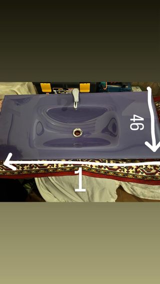 Lavabo de cerámica morado