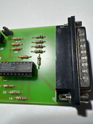 Adaptador JTAG / LPT IC1 MC74HC244N
