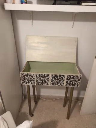 Mesita auxiliar vintage cebra metal y madera