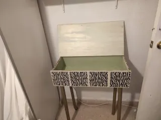 Mesita auxiliar vintage cebra metal y madera